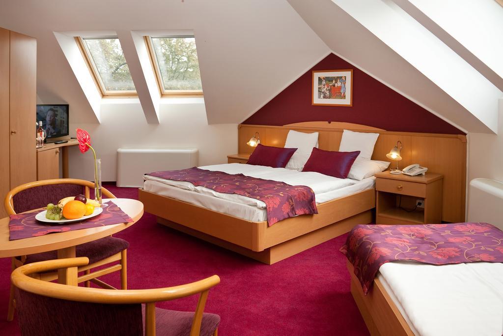 Hotel Kalvaria Győr Zimmer foto